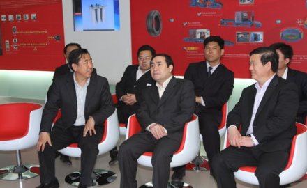 青岛市副市长王广正到公司调研科技创新工作